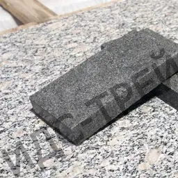 Гранит Padang Dark (G654)